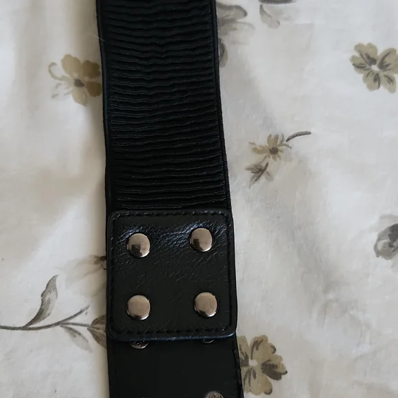 Belts - Picture 2 of 3